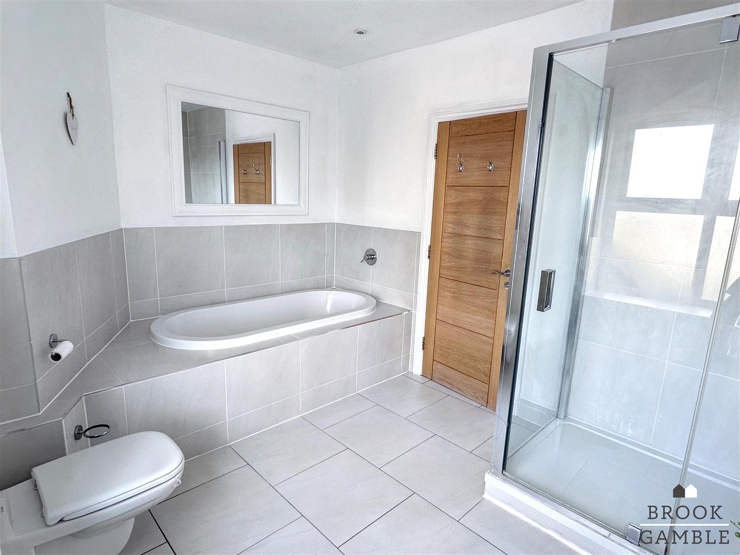 3 Bedroom Flat. Albert Parade in Eastbourne, East Sussex 12